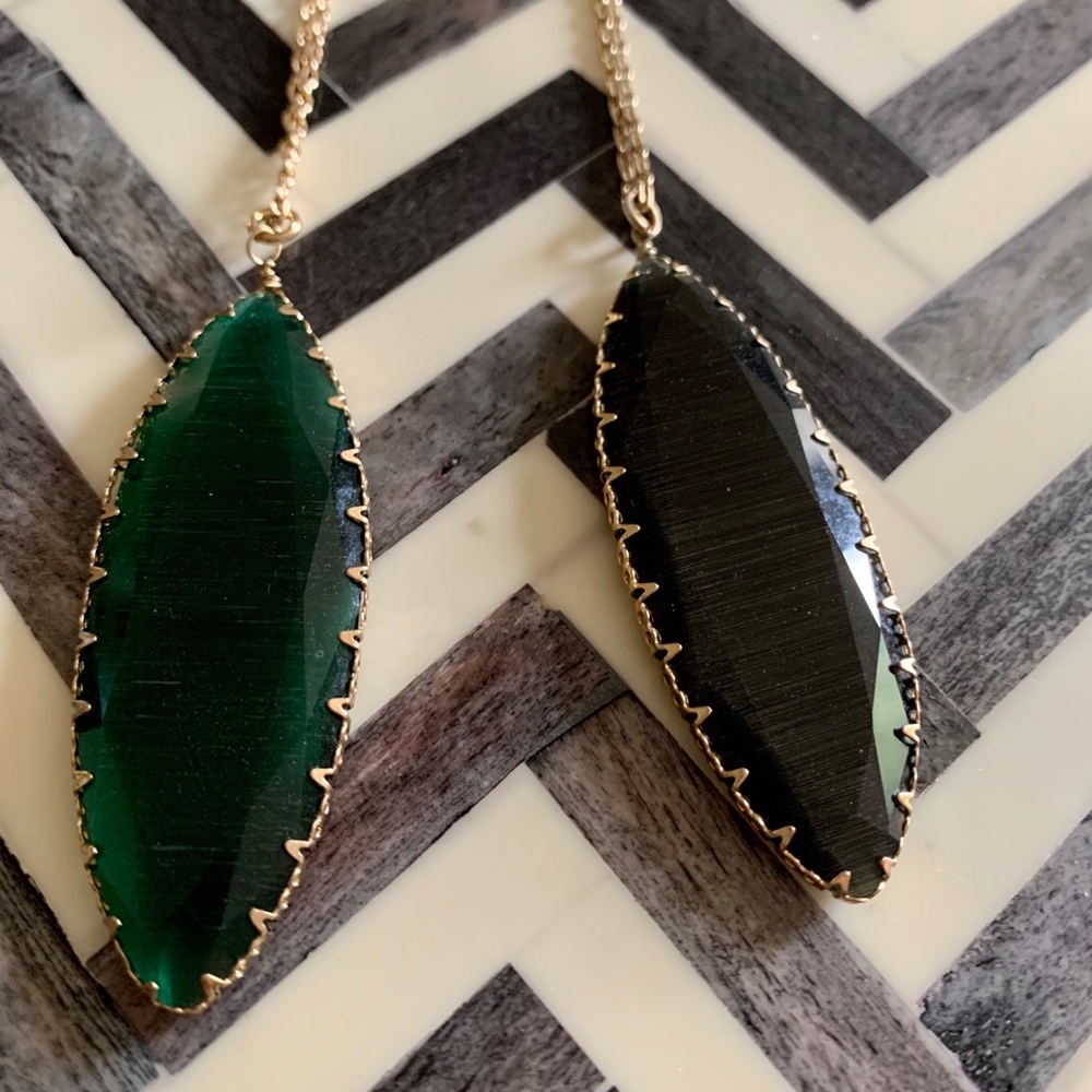 NWOT Oval Stone Pendant Necklace